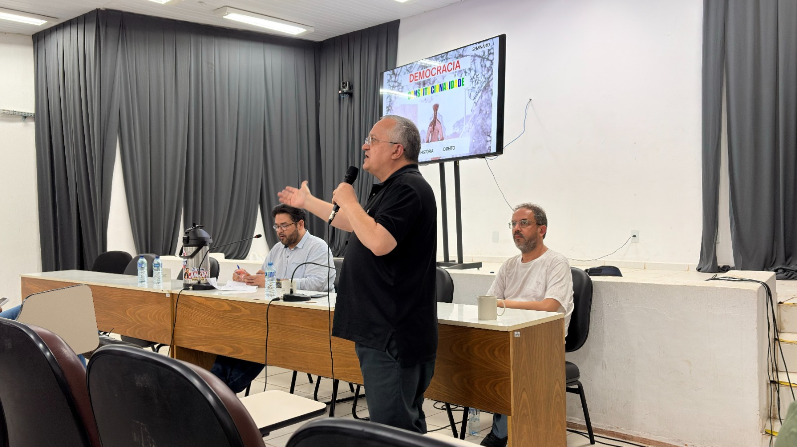 Em Rondonópolis, Pedro Taques debate democracia e defesa das instituições com estudantes da UFR